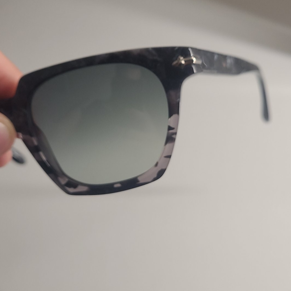 New Trussardi sunglasses made in Italy ๐ฎ๐น - Picture 5 of 8